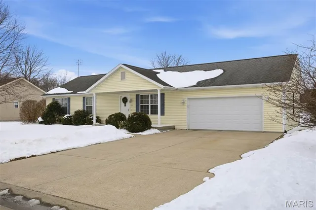 $285,000 | 129 Jefferson Drive, Breese, IL 62230