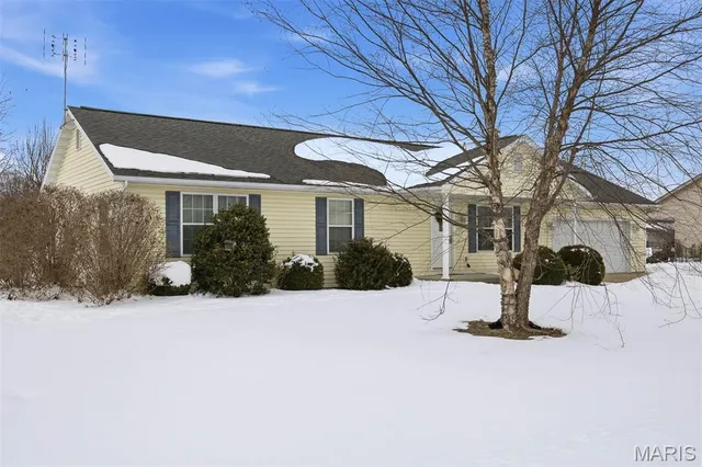 $285,000 | 129 Jefferson Drive, Breese, IL 62230