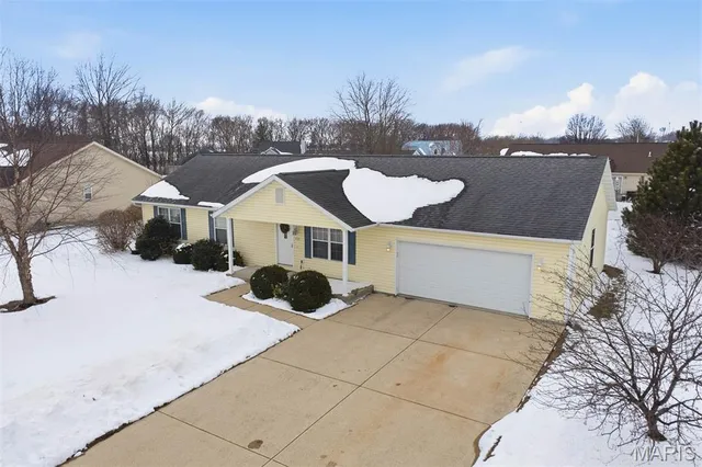 $285,000 | 129 Jefferson Drive, Breese, IL 62230