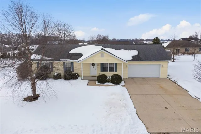 $285,000 | 129 Jefferson Drive, Breese, IL 62230