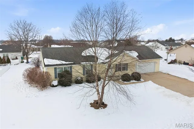 $285,000 | 129 Jefferson Drive, Breese, IL 62230