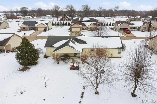 $285,000 | 129 Jefferson Drive, Breese, IL 62230