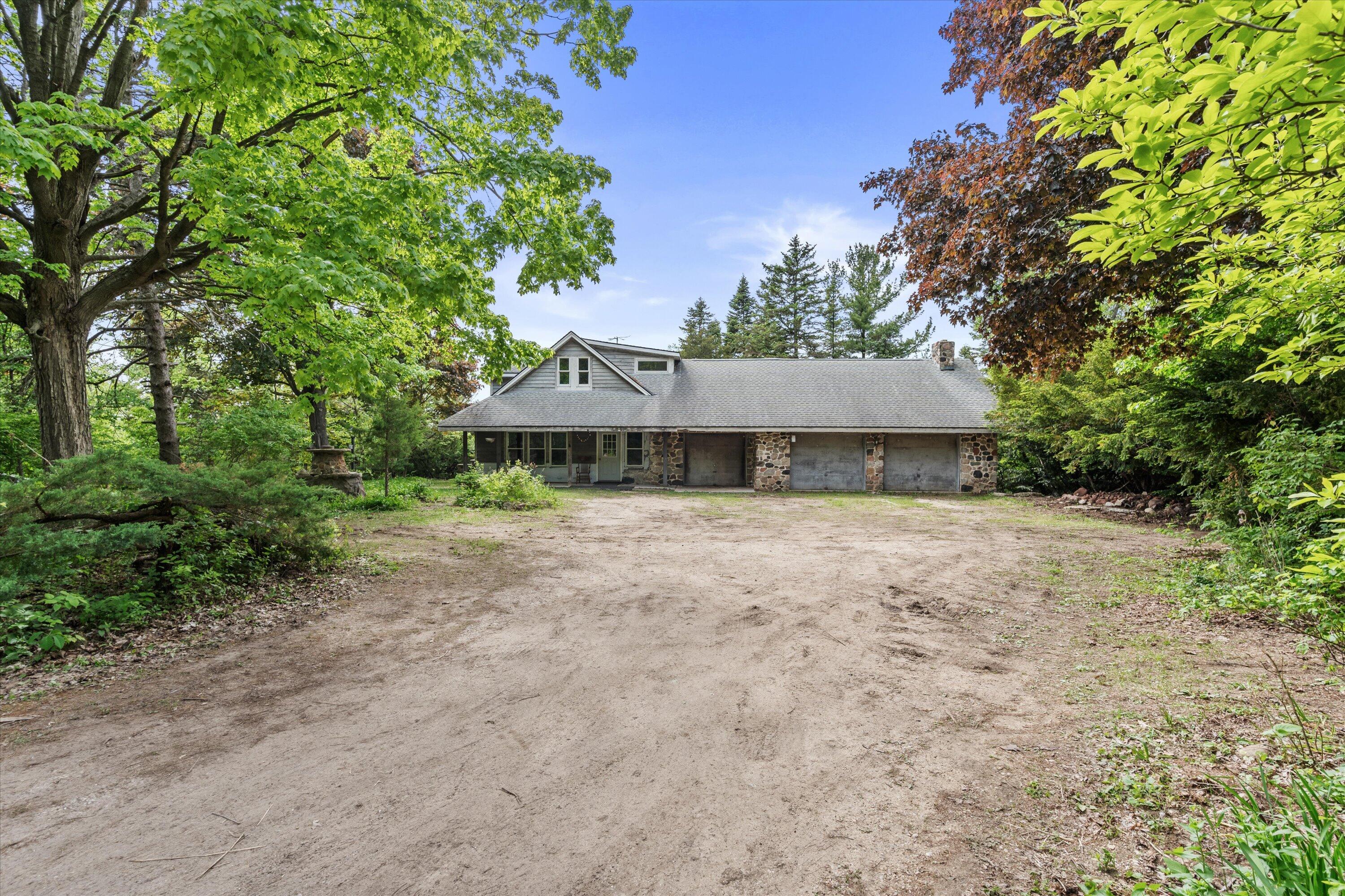W330-s7098 County Road East Mukwonago, WI 53149 - Photo 44 of 60 Exterior Driveway