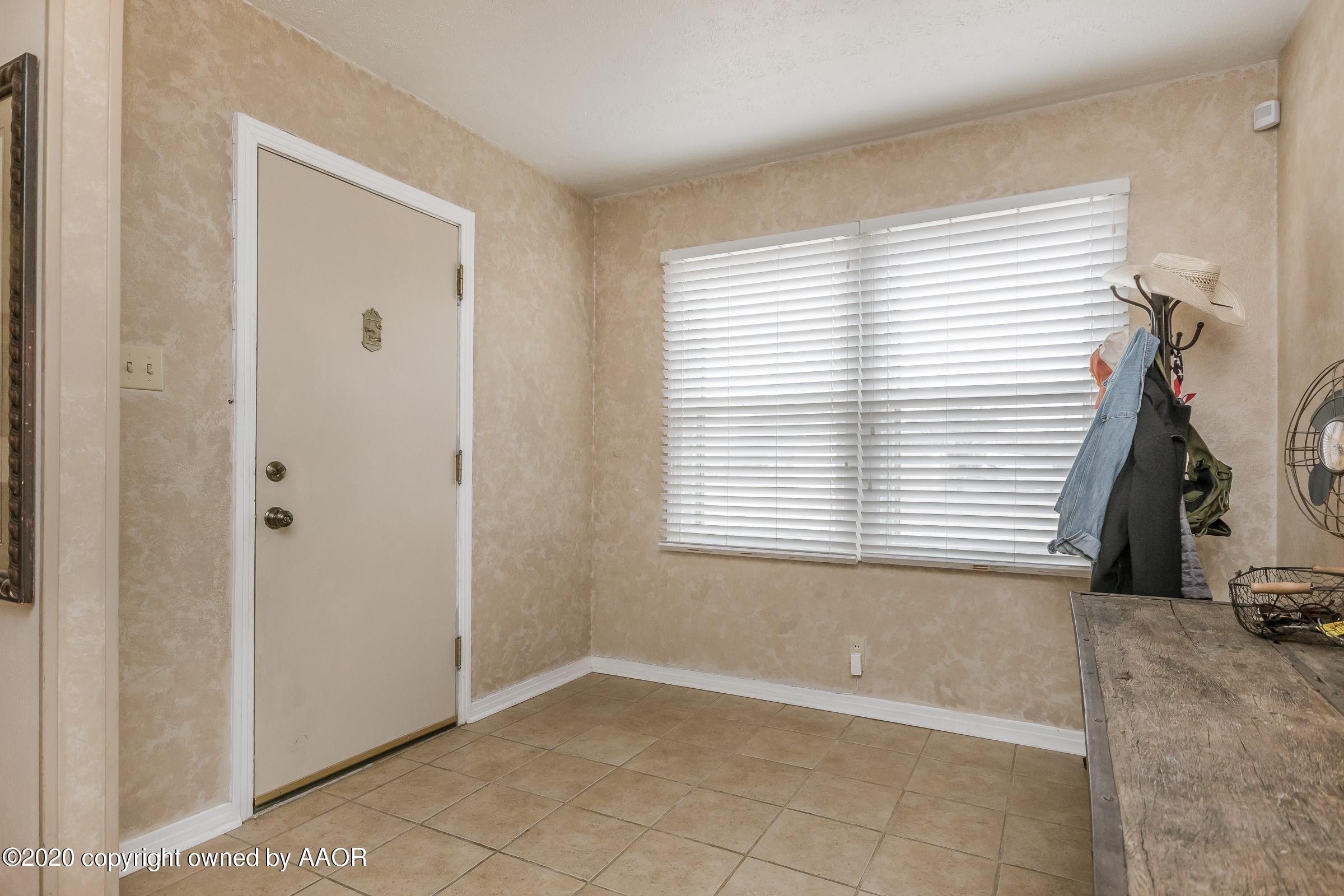 4611 Southwest 16th Avenue Amarillo, TX 79106 - Photo 2 of 23 002_Entry