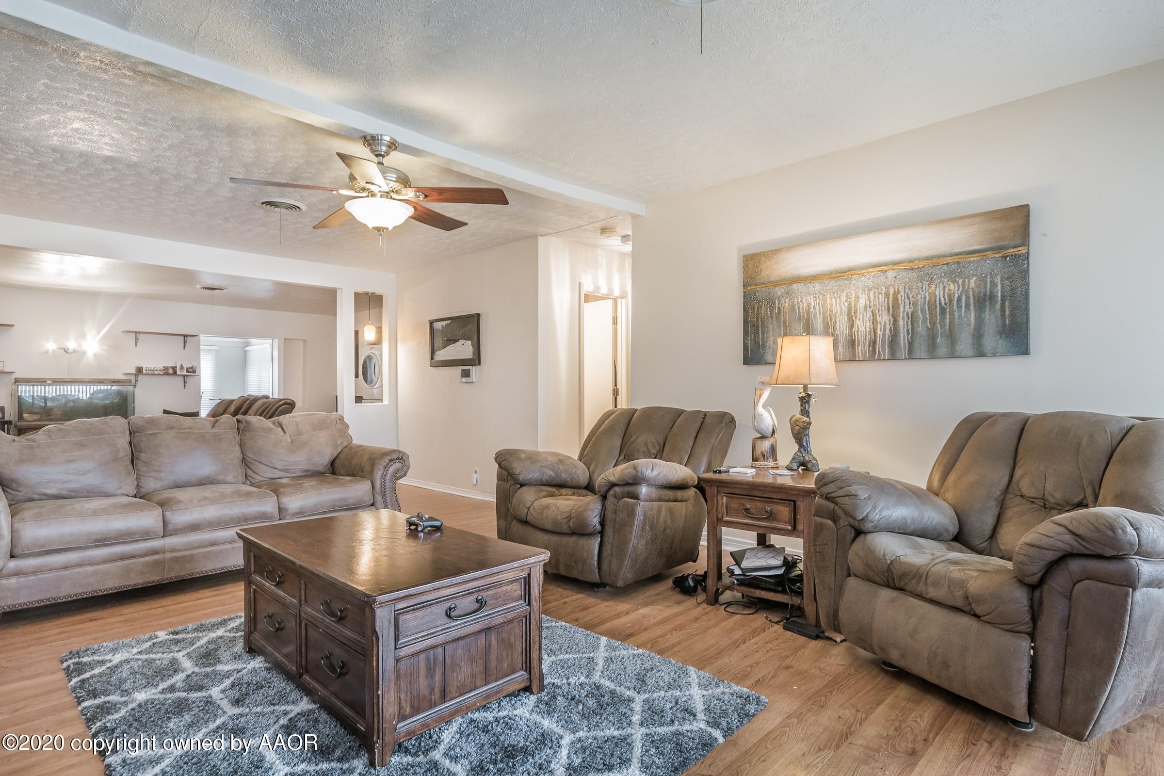 4611 Southwest 16th Avenue Amarillo, TX 79106 - Photo 3 of 23 003_Living Room