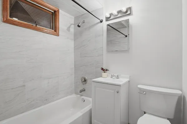 $2,100 | 34 King Philip Road, Unit 2, Worcester, MA 01606