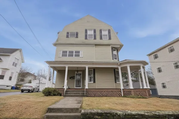 $2,100 | 34 King Philip Road, Unit 2, Worcester, MA 01606