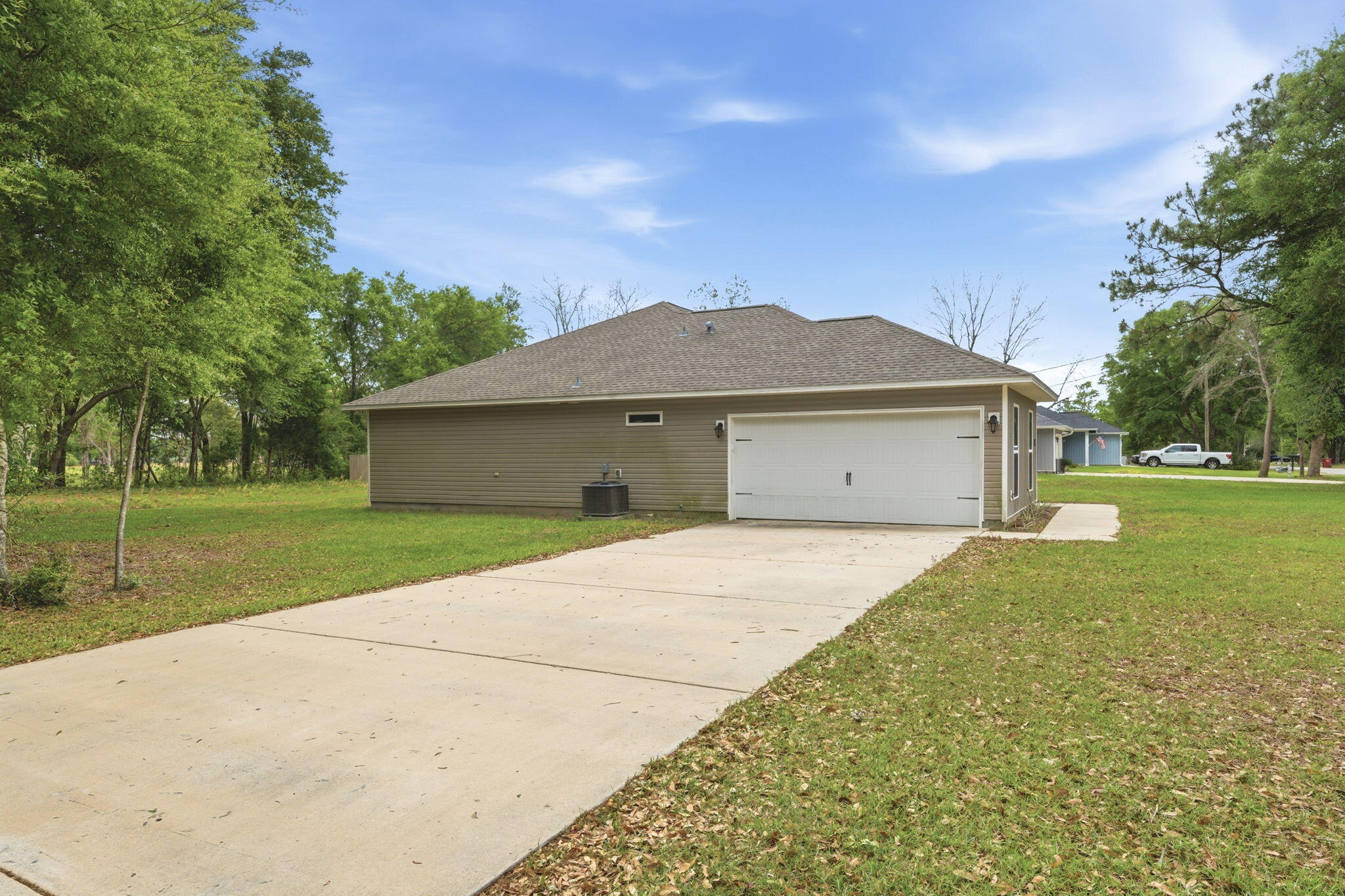 4803 North Lynn Road Milton, FL 32583 - Photo 29 of 33 side entry garage