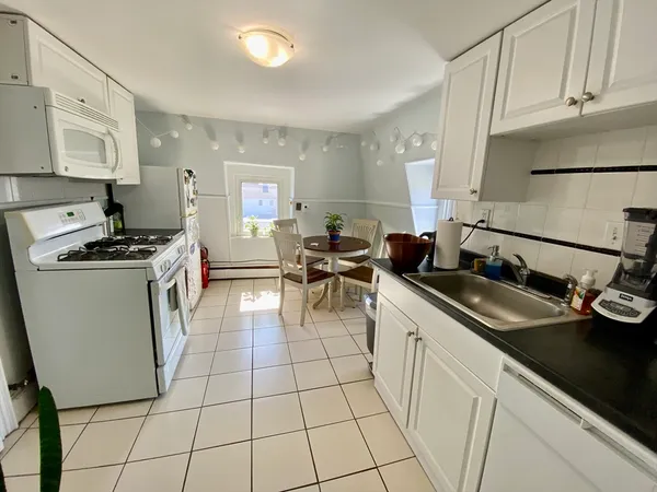 $2,600 | 6 Rice Street, Unit 3, Cambridge, MA 02140