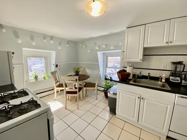 $2,600 | 6 Rice Street, Unit 3, Cambridge, MA 02140