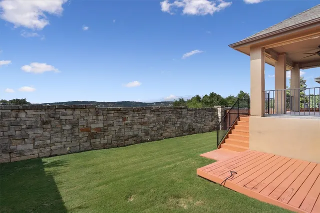 a view of a bench in the backyard of a house