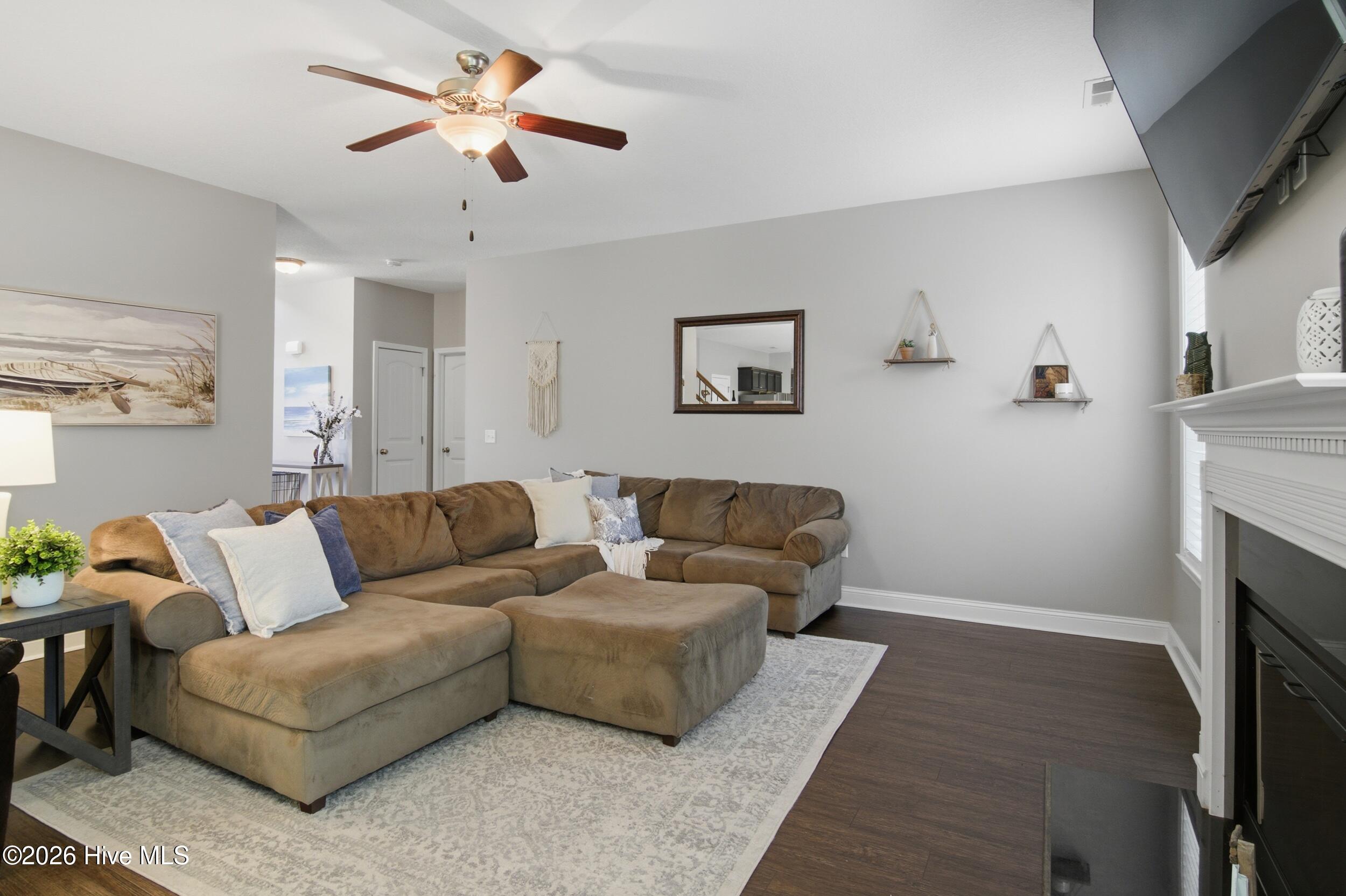 111 Lumis Court Hampstead, NC 28443 - Photo 18 of 68 25_living room 4
