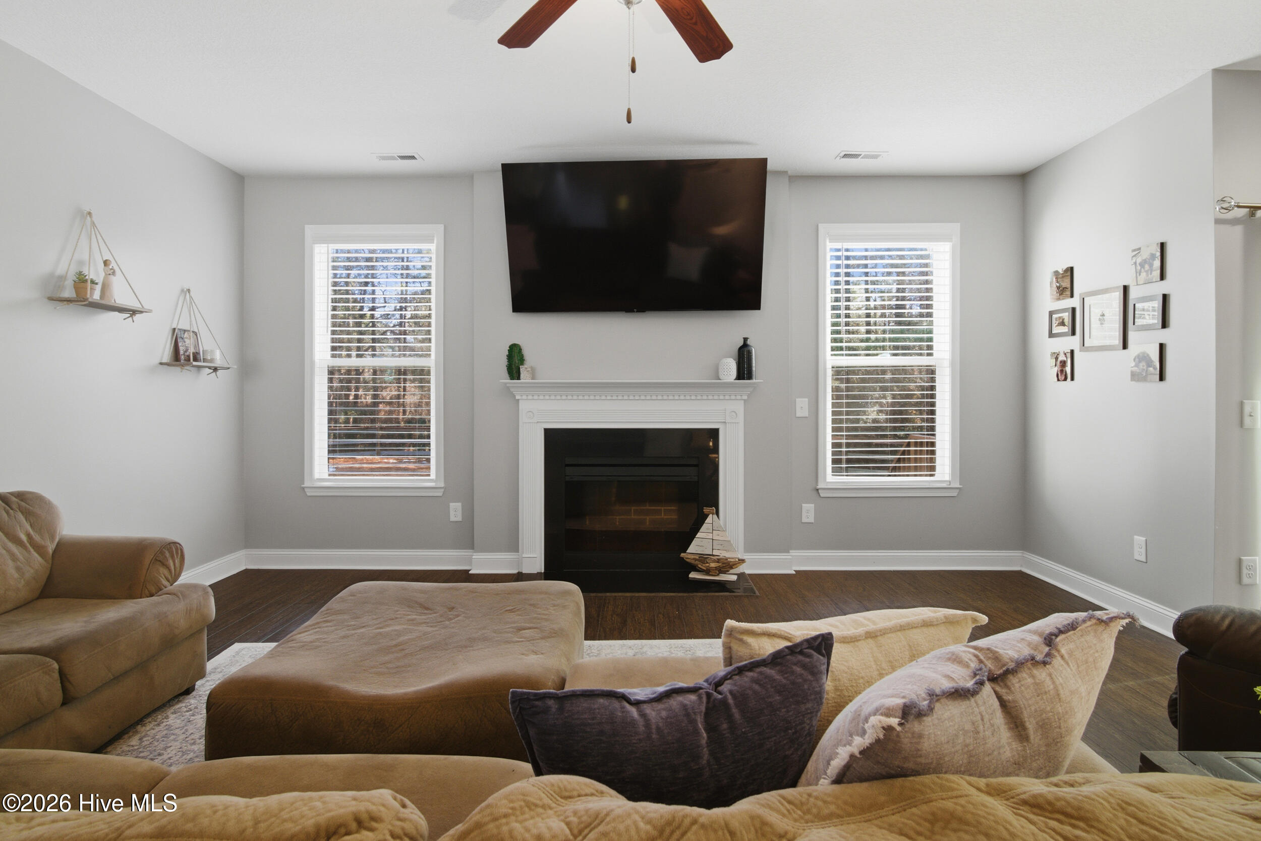111 Lumis Court Hampstead, NC 28443 - Photo 19 of 68 23_living room 2