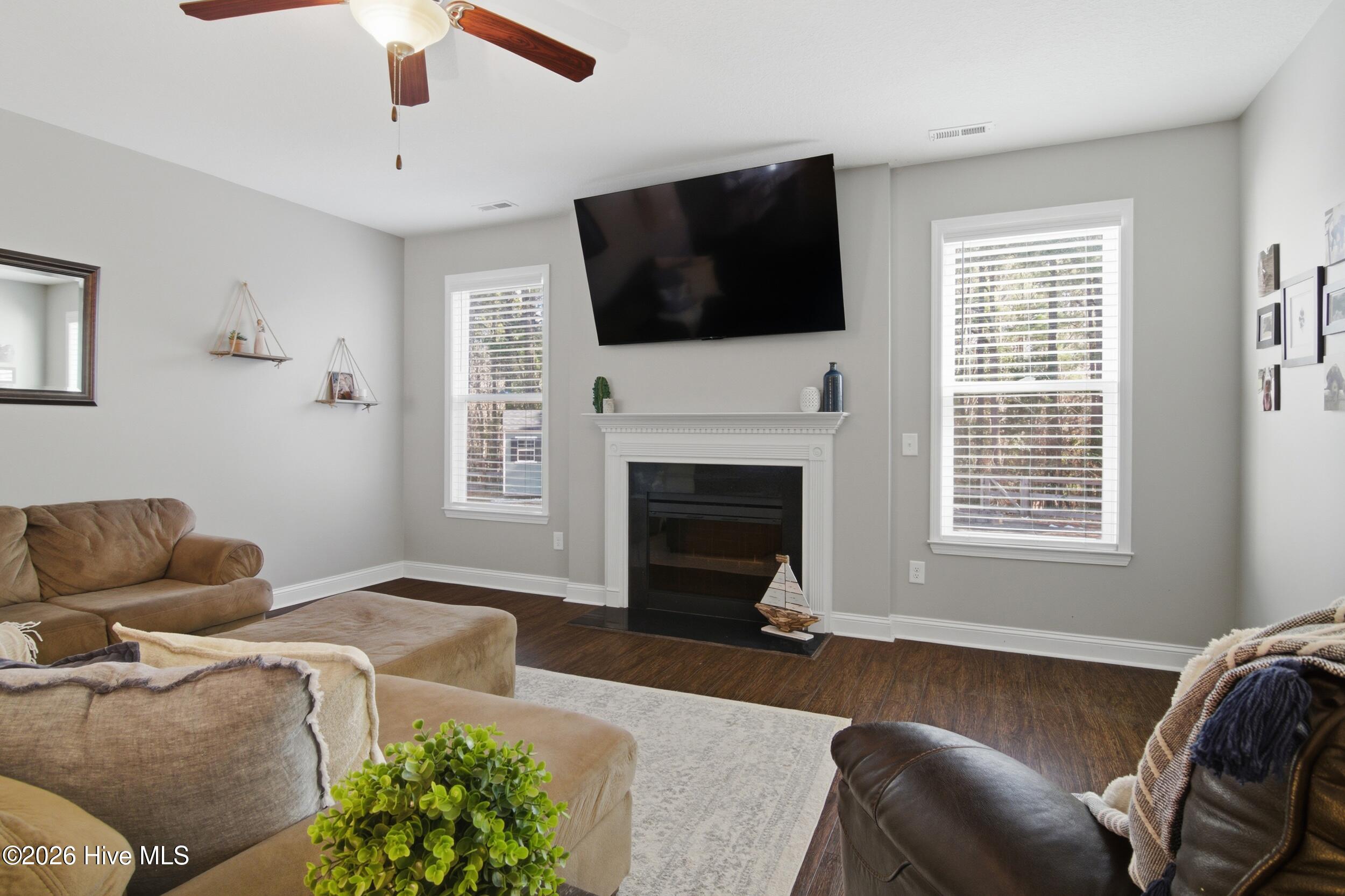 111 Lumis Court Hampstead, NC 28443 - Photo 20 of 68 24_living room 3