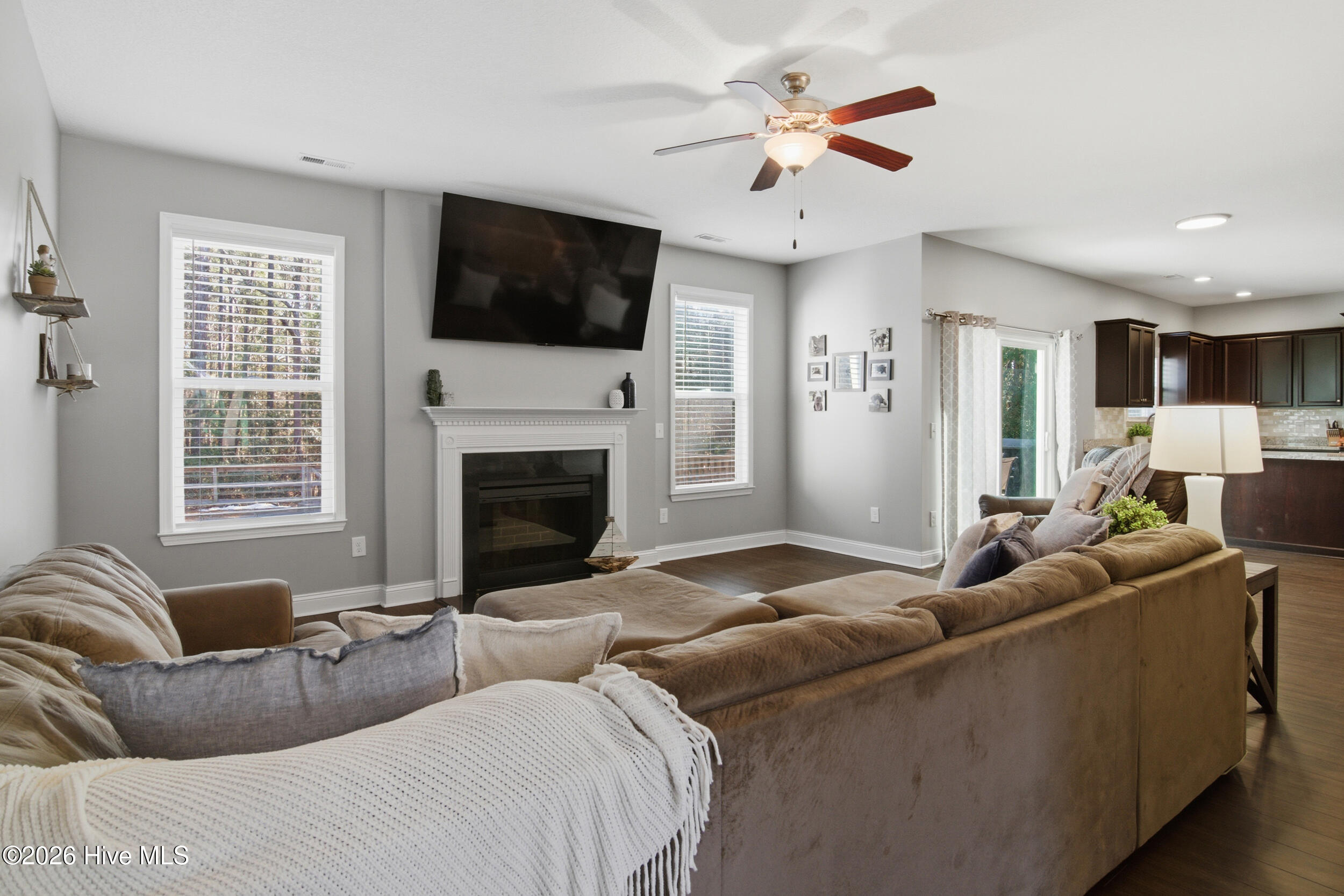 111 Lumis Court Hampstead, NC 28443 - Photo 21 of 68 22_living room 1