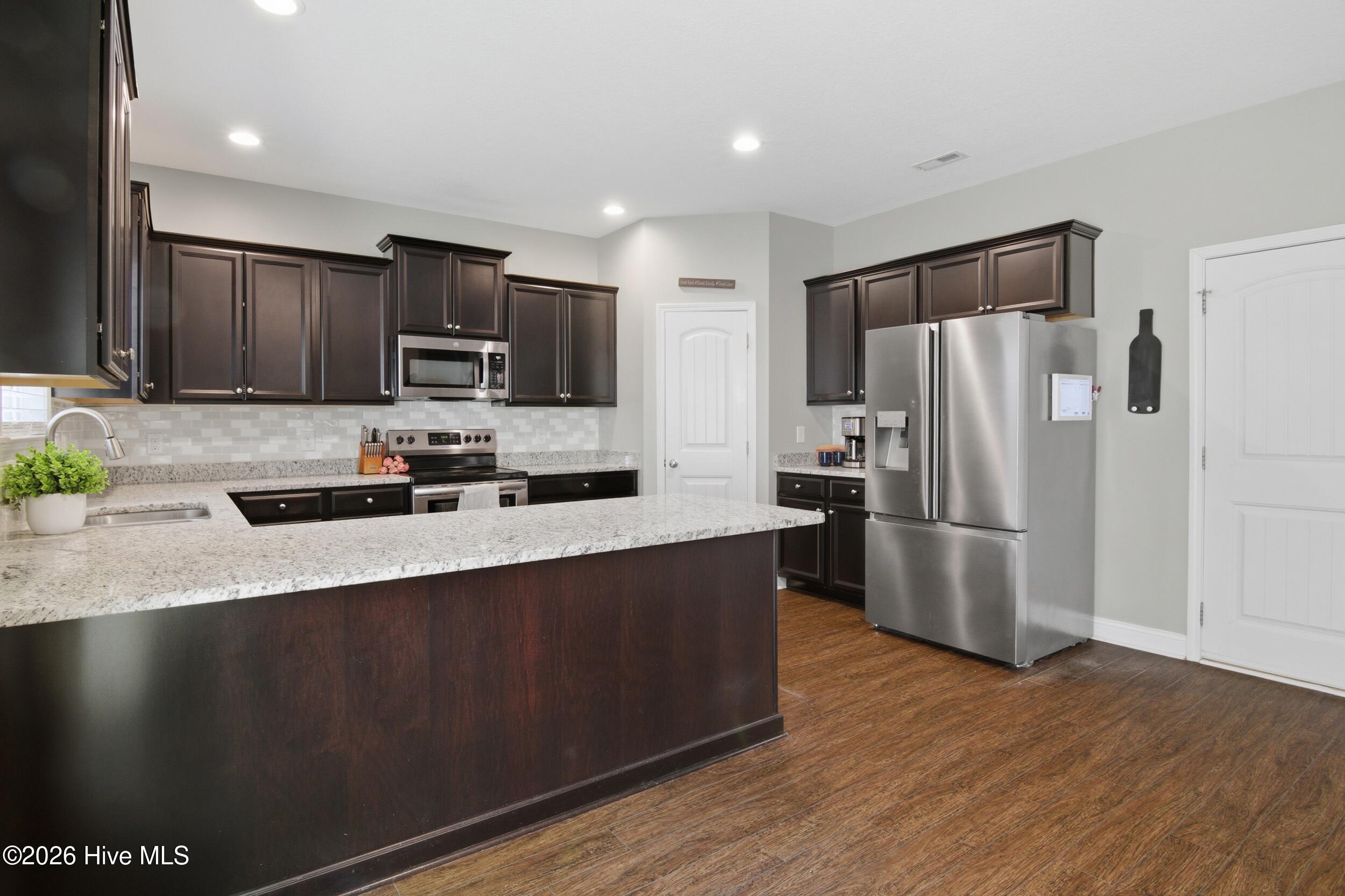 111 Lumis Court Hampstead, NC 28443 - Photo 22 of 68 28_kitchen 1