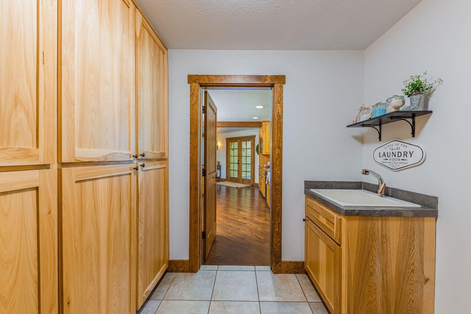 400 Tetherow Road Williams, OR 97544 - Photo 9 of 60 10