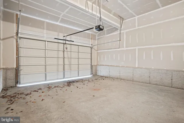 a view of yard with tree