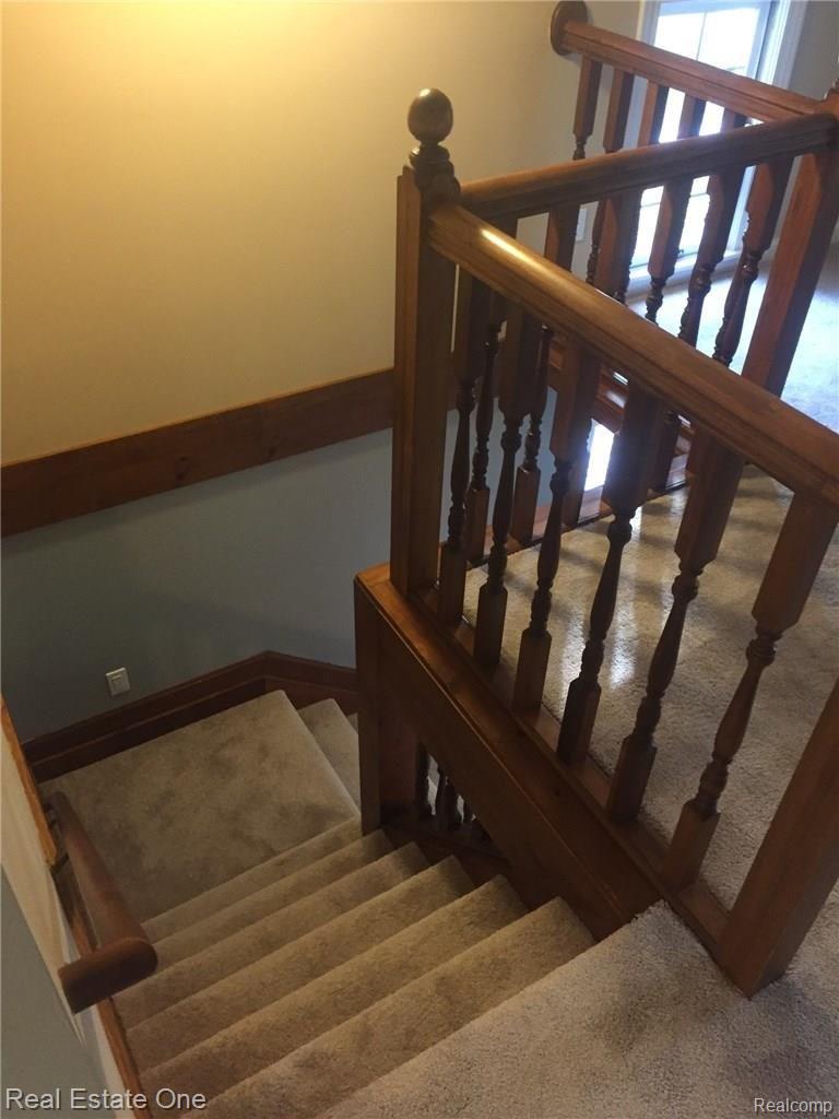 1445 East Auburn Road Rochester, MI 48307 - Photo 10 of 31 Top of the stairs