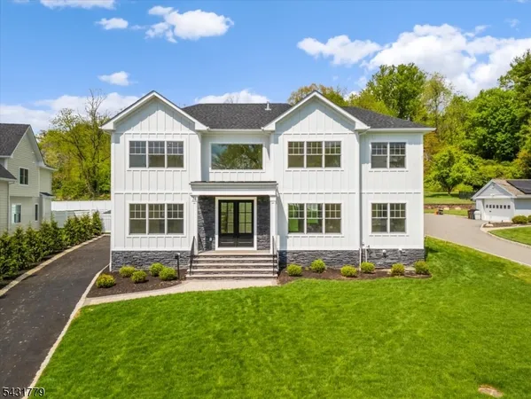 $2,300,000 | 74 North Hillside Avenue, Livingston, NJ 07039