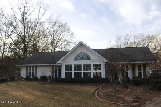 $259,900 | 520 Hunters Creek Circle, Madison, MS 39110