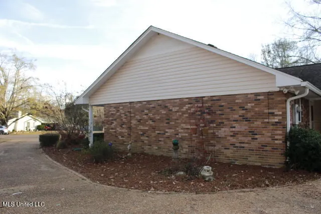 $259,900 | 520 Hunters Creek Circle, Madison, MS 39110