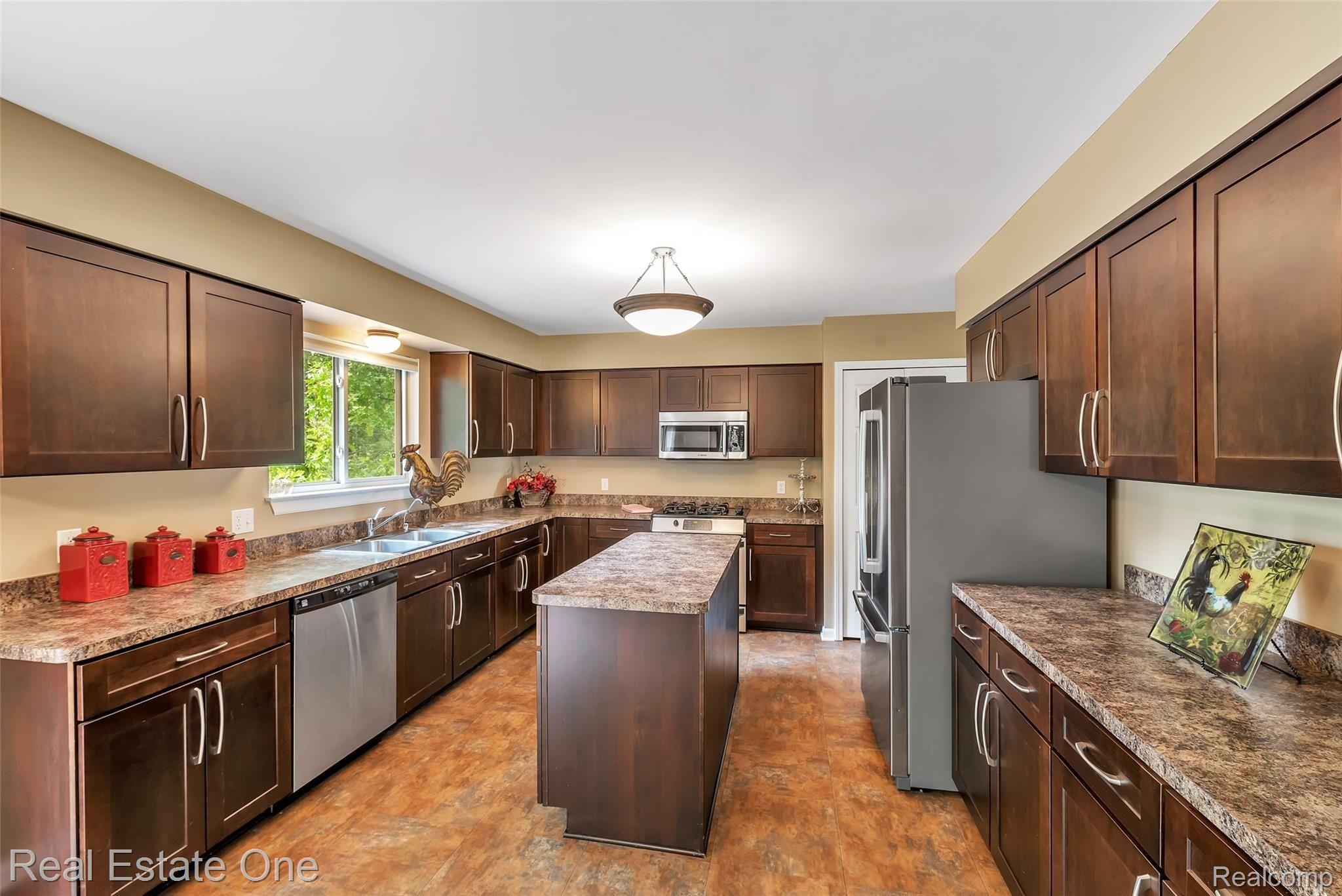 3112 Hunters Way Pinckney, MI 48169 - Photo 11 of 56 13-3112 Hunders Way-WindowStill-Rea.jpg