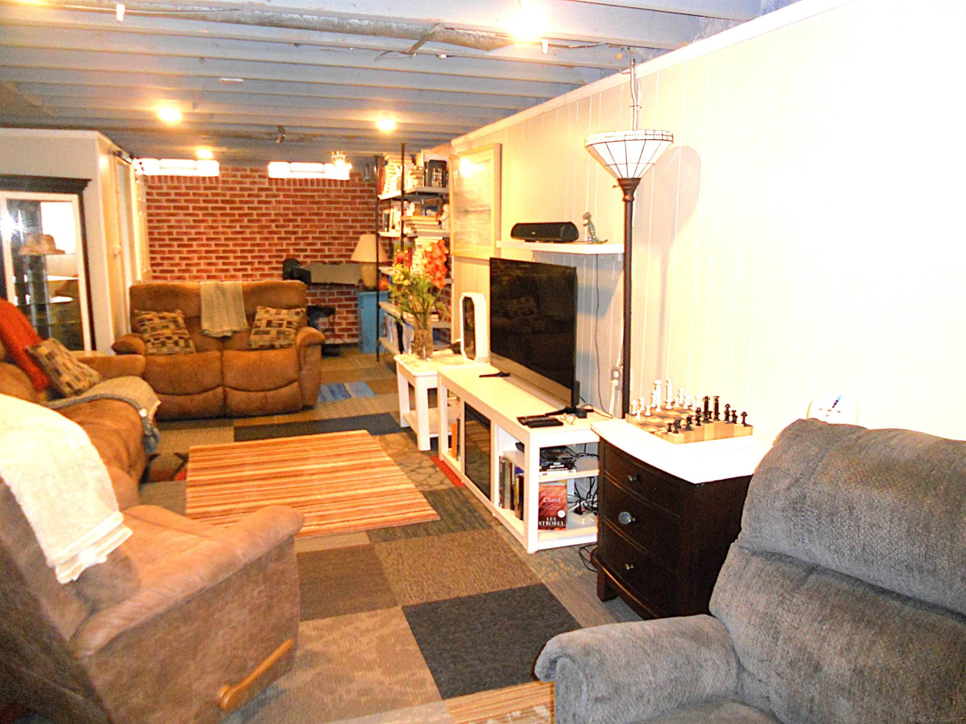 625 Rewold Drive Rochester, MI 48307 - Photo 46 of 69 50213110-8c829437-c4e0-4857-9bae-69829bf1bce1.JPG