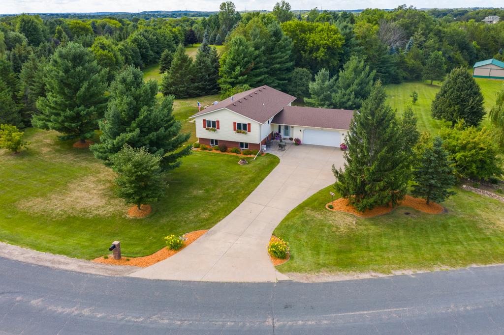 812 Moonbeam Road West Hudson, WI 54016 - Photo 1 of 43 Gallery Image 1