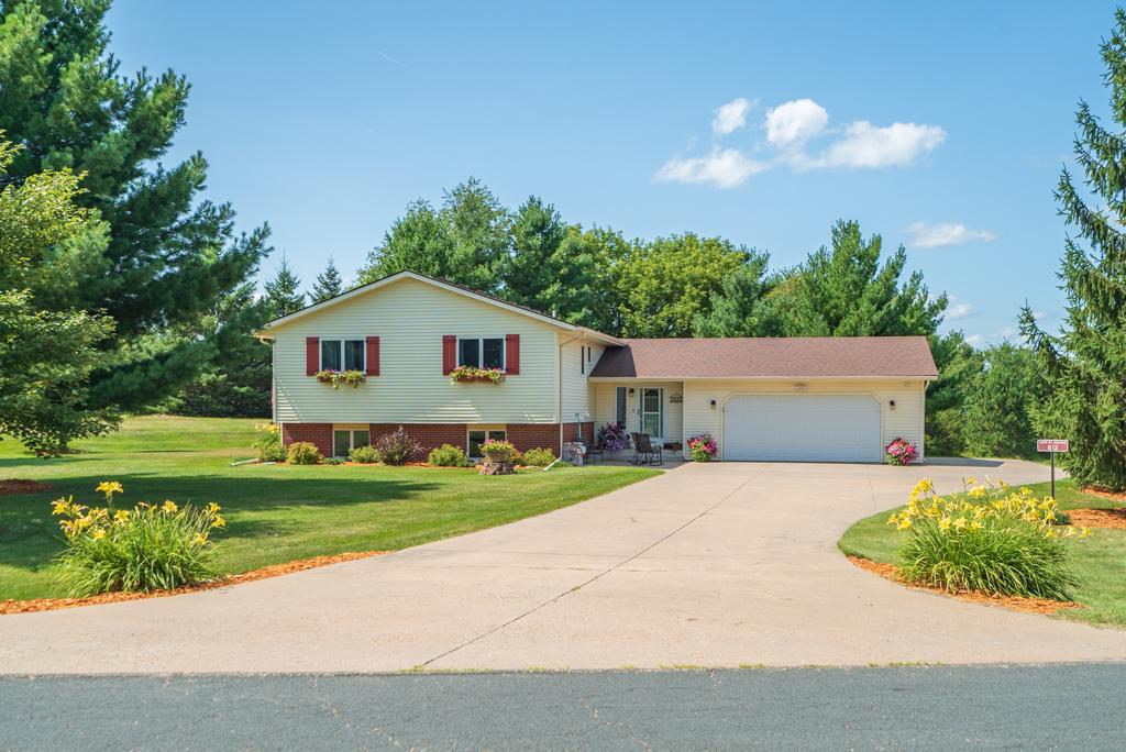 812 Moonbeam Road West Hudson, WI 54016 - Photo 2 of 43 Gallery Image 2
