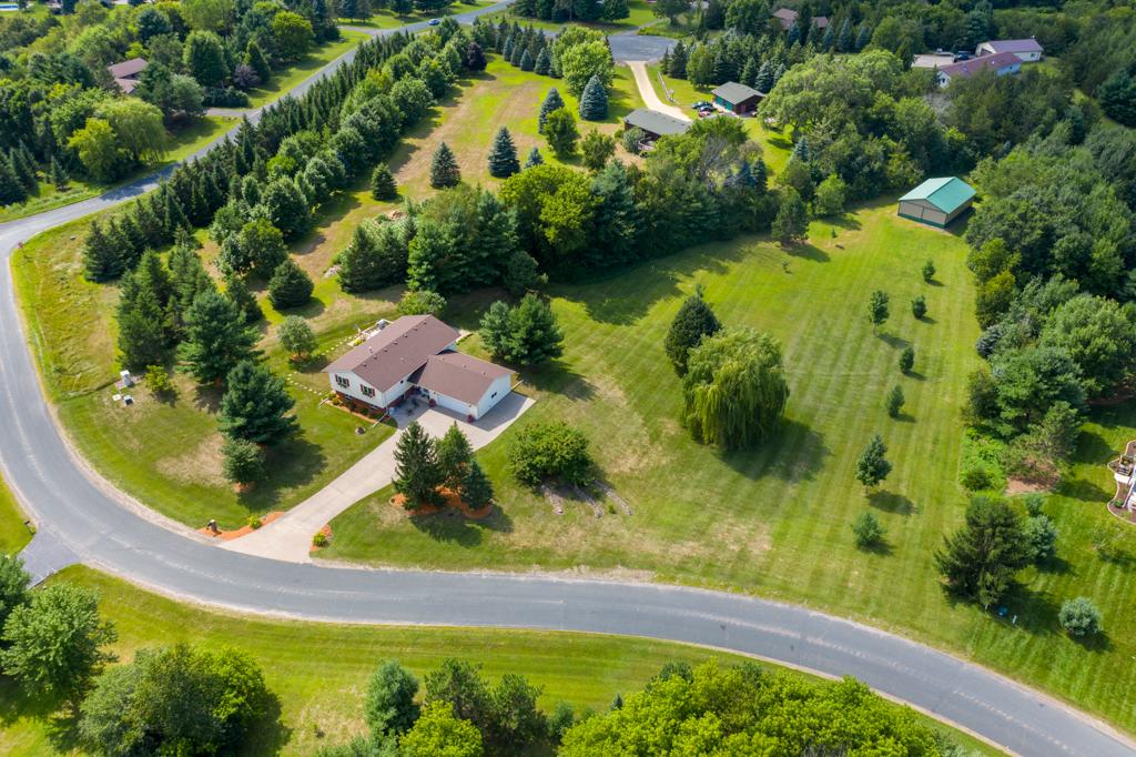 812 Moonbeam Road West Hudson, WI 54016 - Photo 4 of 43 Gallery Image 4