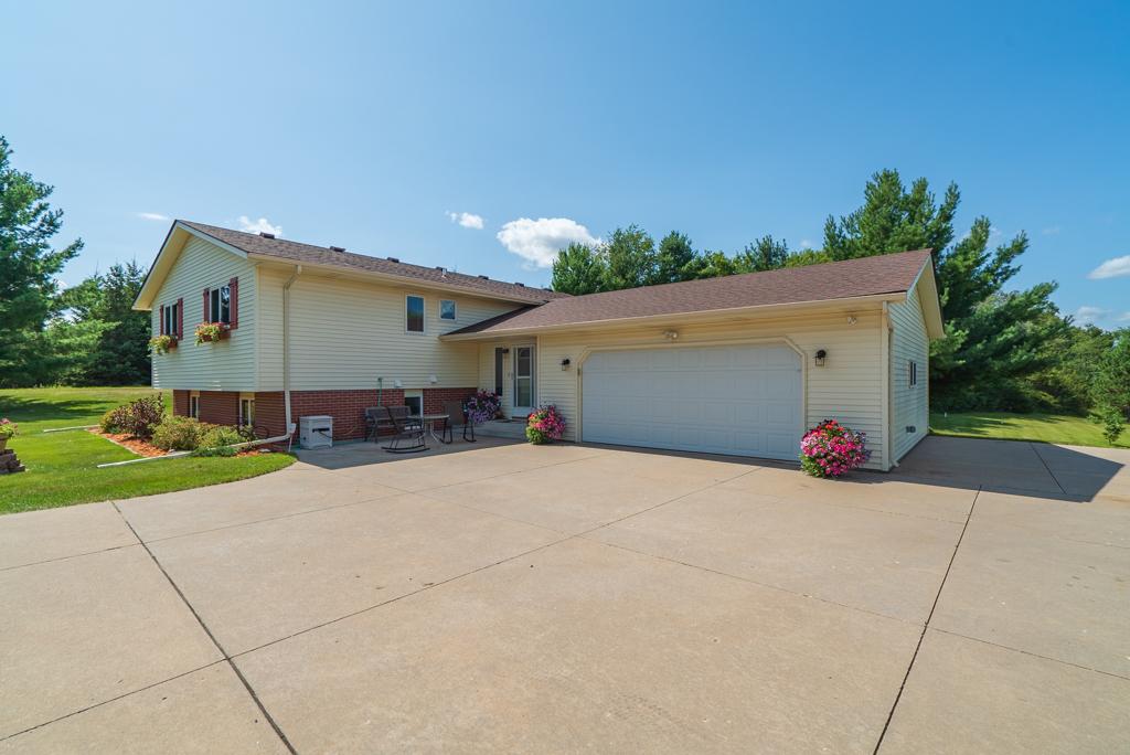 812 Moonbeam Road West Hudson, WI 54016 - Photo 6 of 43 Gallery Image 6