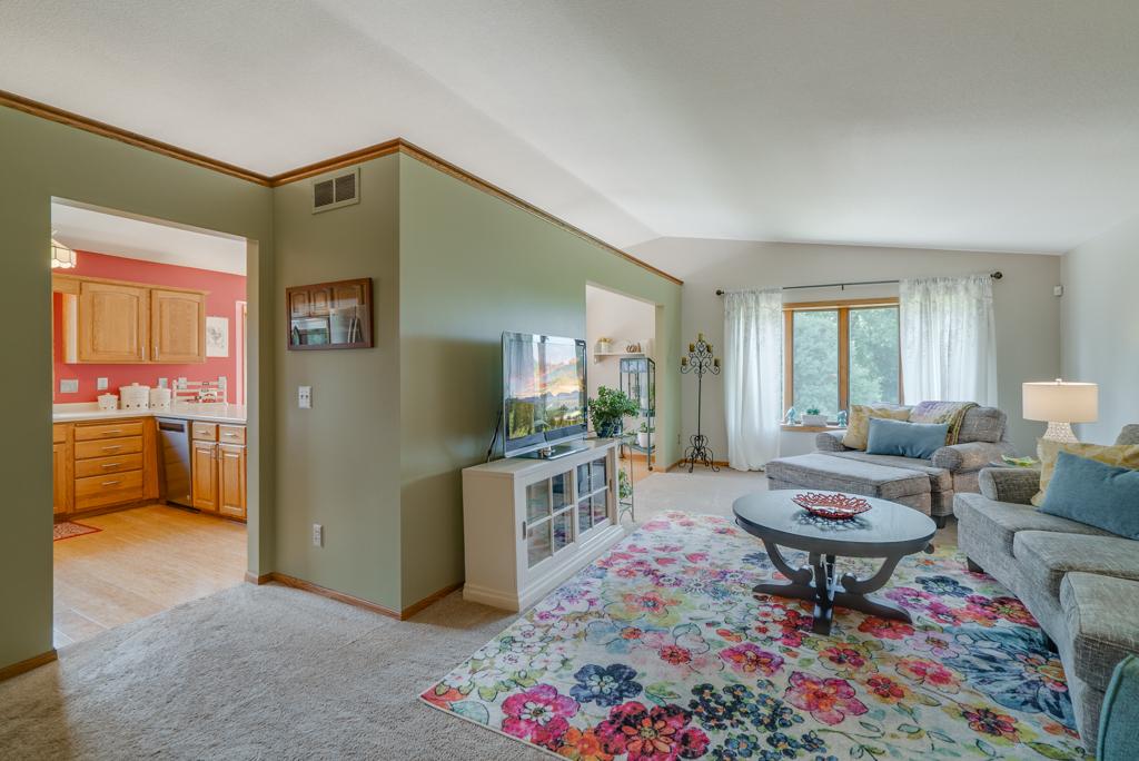 812 Moonbeam Road West Hudson, WI 54016 - Photo 9 of 43 Gallery Image 9