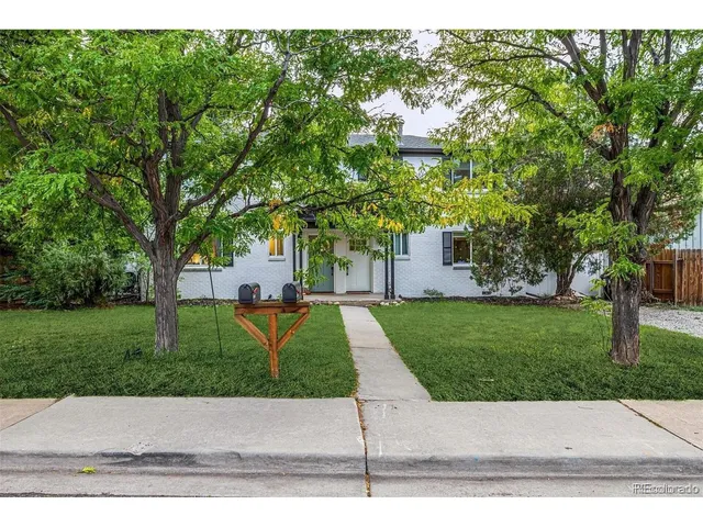 a view front of house with a yard
