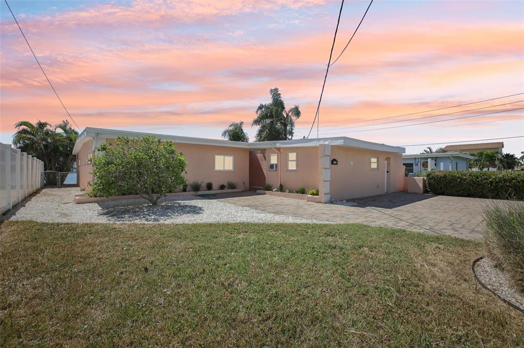 16016 4th Street East Redington Beach, FL 33708 - Photo 2 of 29 Gallery Image 2