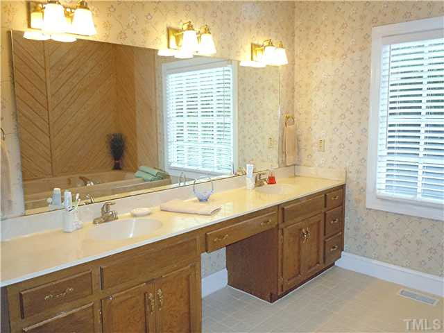 4620 Thendara Way Raleigh, NC 27612 - Photo 9 of 18 HUGE MASTER BATH WITH DUAL SINK VANITY AND CERAMIC TILE FLOOR Master Bath/Spa