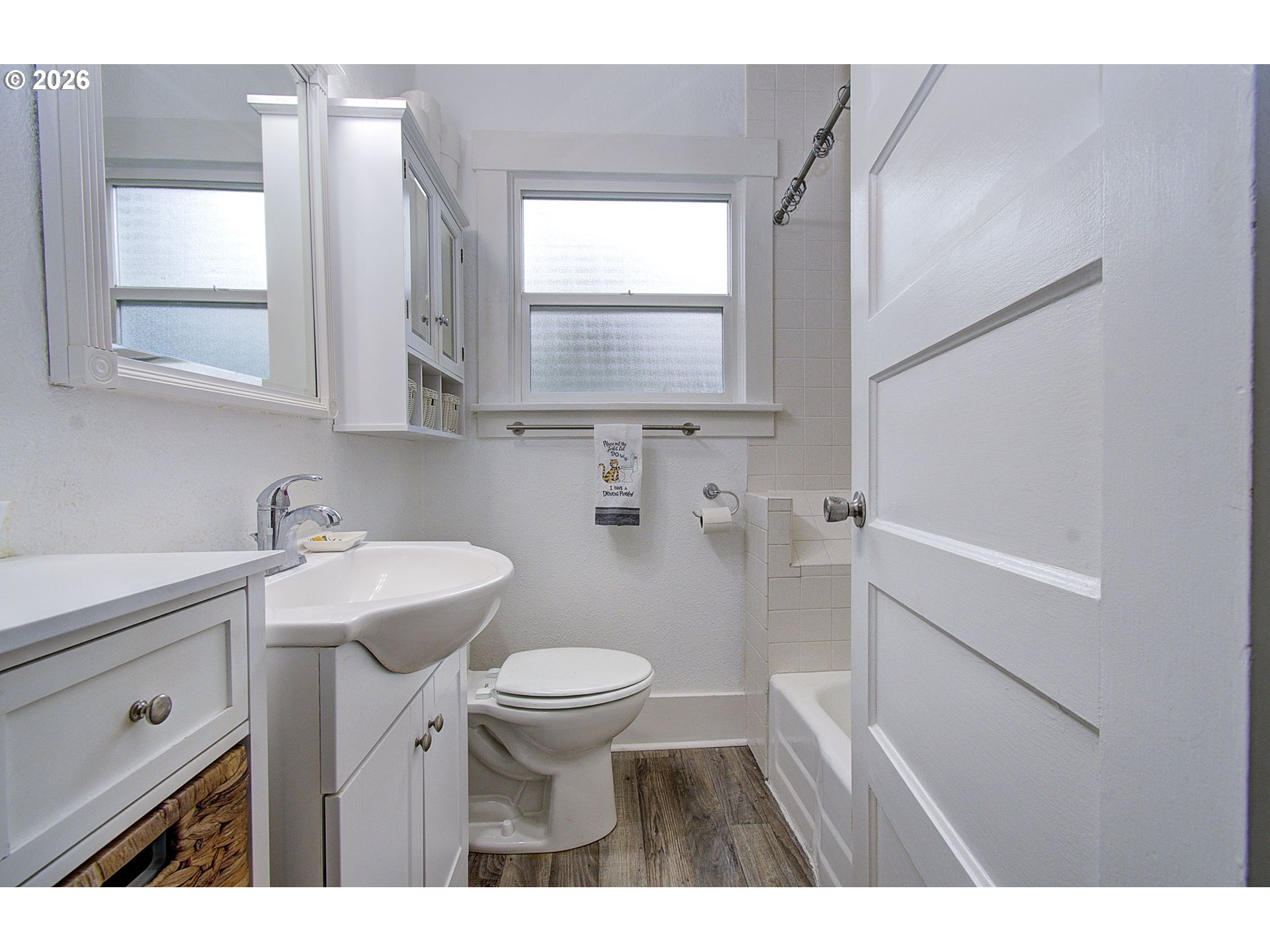 551 19th Avenue Longview, WA 98632 - Photo 14 of 31 Bathroom