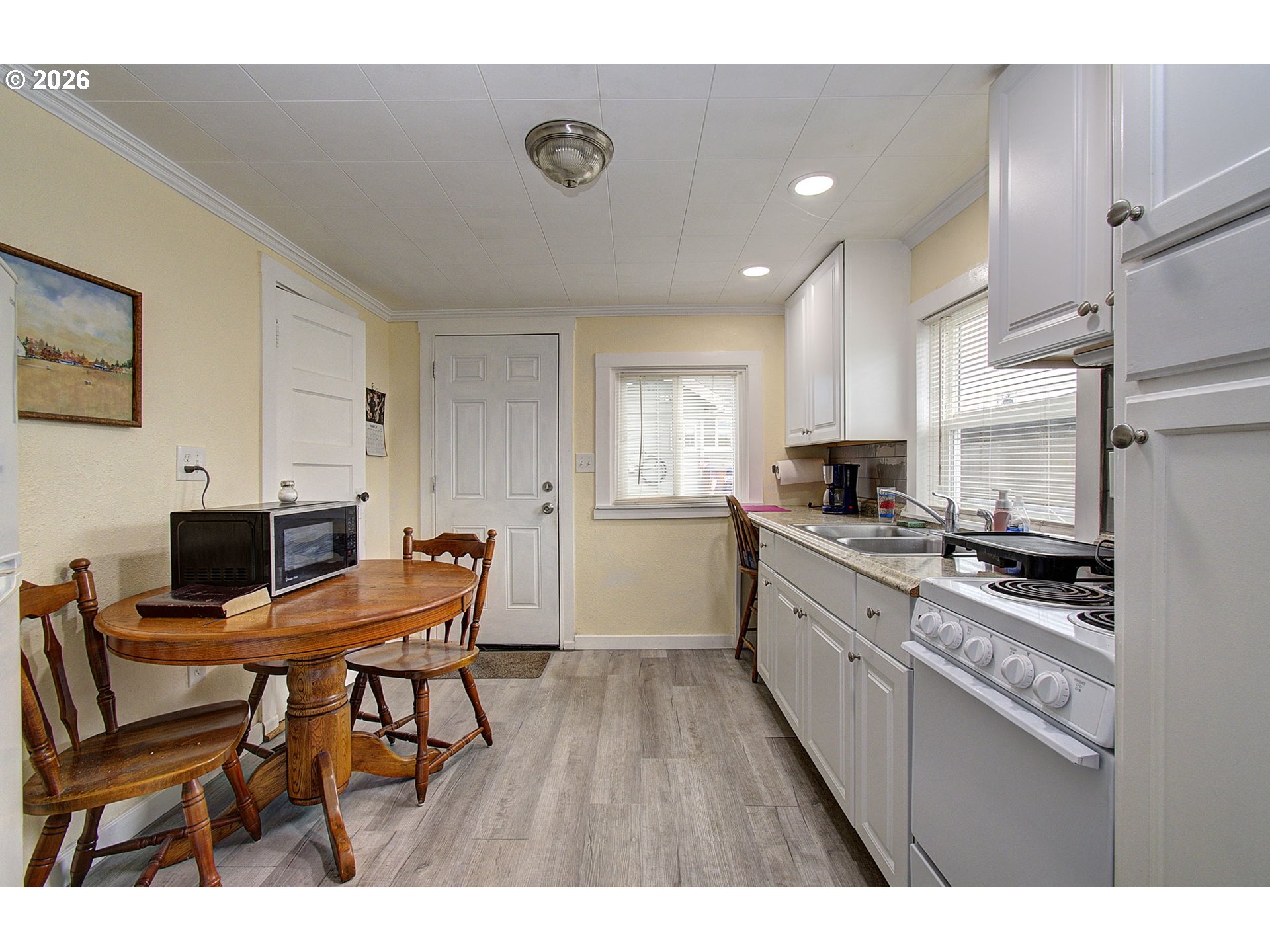 551 19th Avenue Longview, WA 98632 - Photo 28 of 31 Kitchen