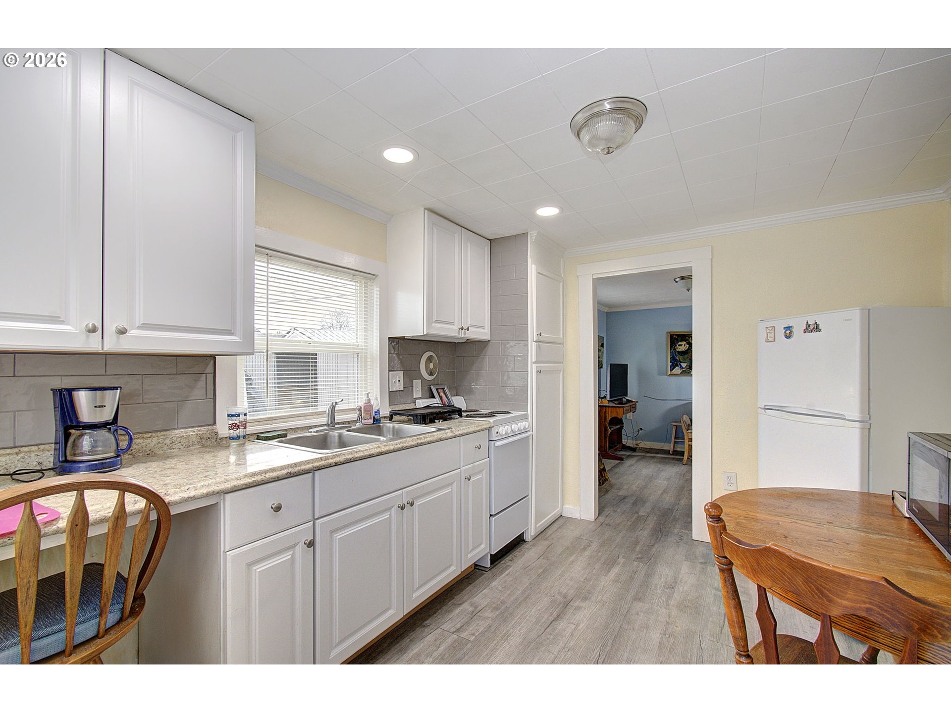 551 19th Avenue Longview, WA 98632 - Photo 29 of 31 Kitchen