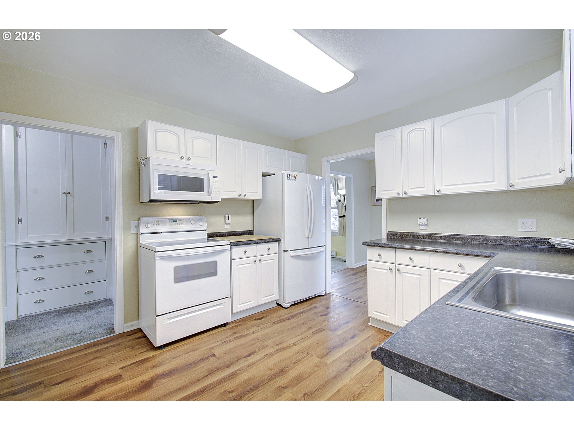 551 19th Avenue Longview, WA 98632 - Photo 10 of 31 Kitchen