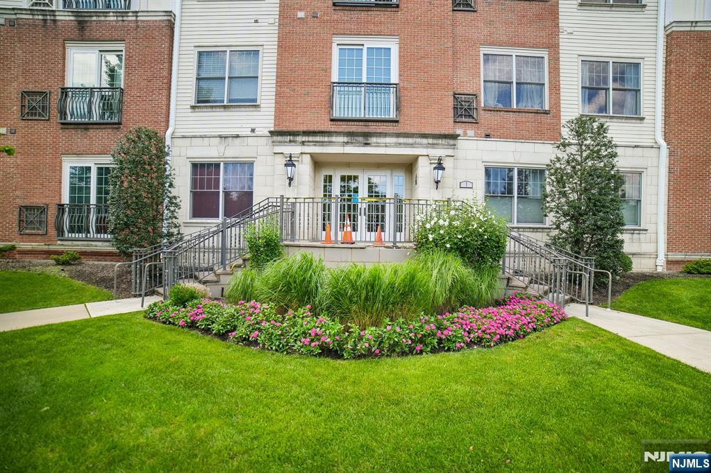 4101 Piermont Road, Unit 1203 Tenafly, NJ 07670 - Photo 4 of 30 Gallery Image 4
