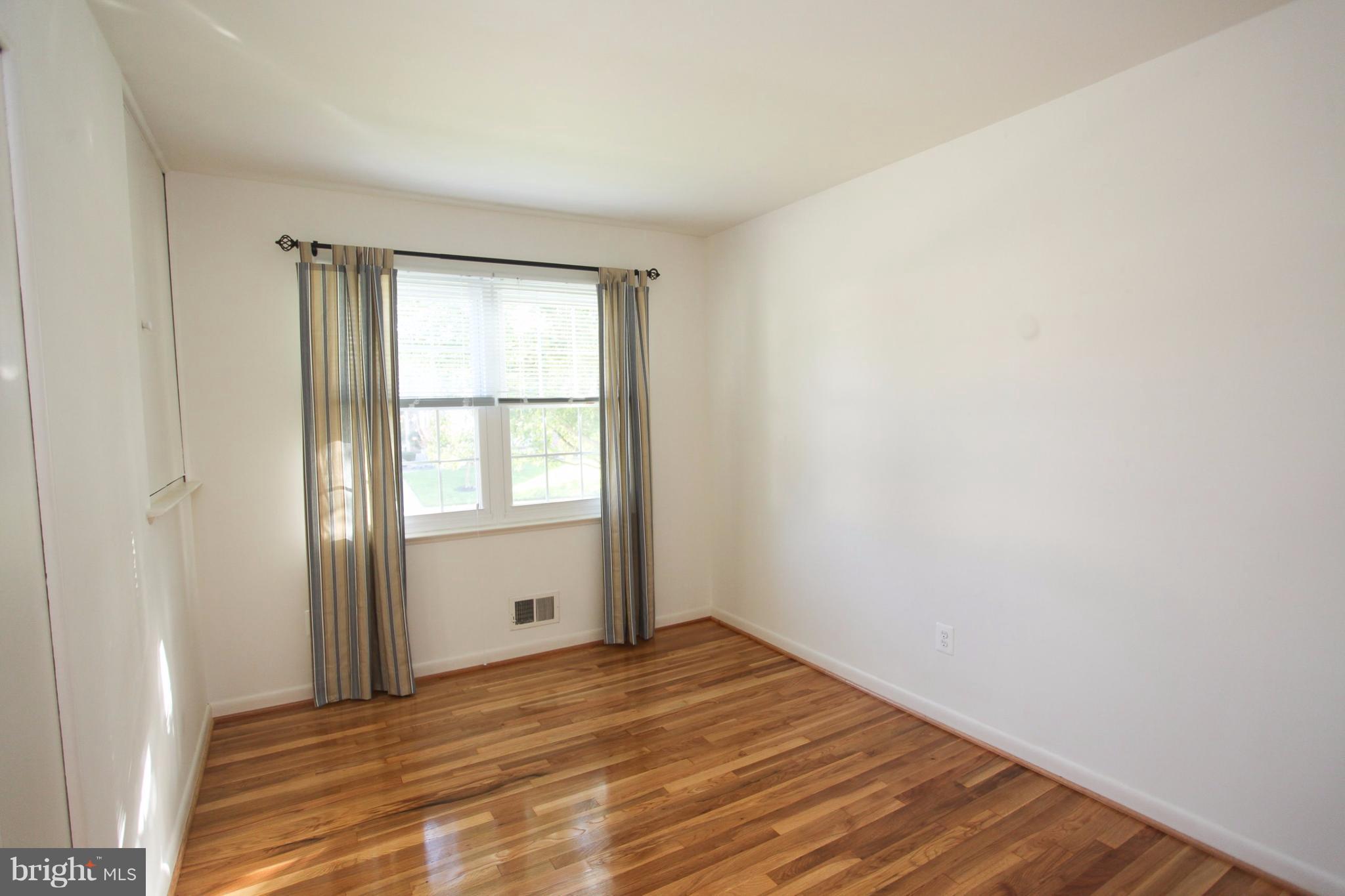 1302 Gatefield Road Baltimore, MD 21228 - Photo 13 of 29 Bedroom