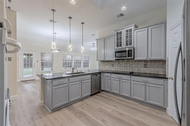 $3,100 | 10601 Robincreek Lane, Frisco, TX 75035