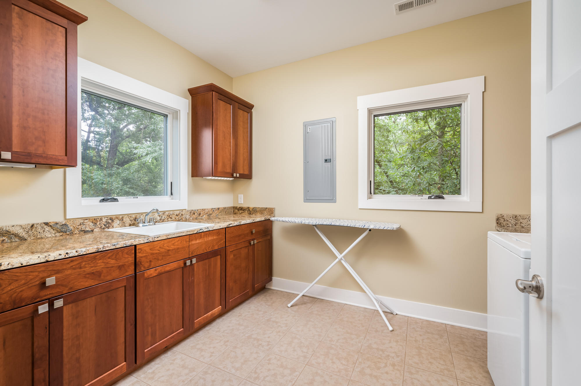 4043 Hamill Road Hixson, TN 37343 - Photo 34 of 59 Wash Room