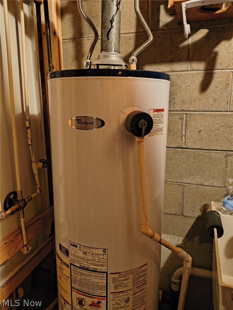 10174 Veto Road Belpre, OH 45714 - Photo 39 of 45 Utility room with water heater