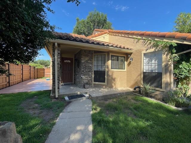 View of front of property featuring a front yard
