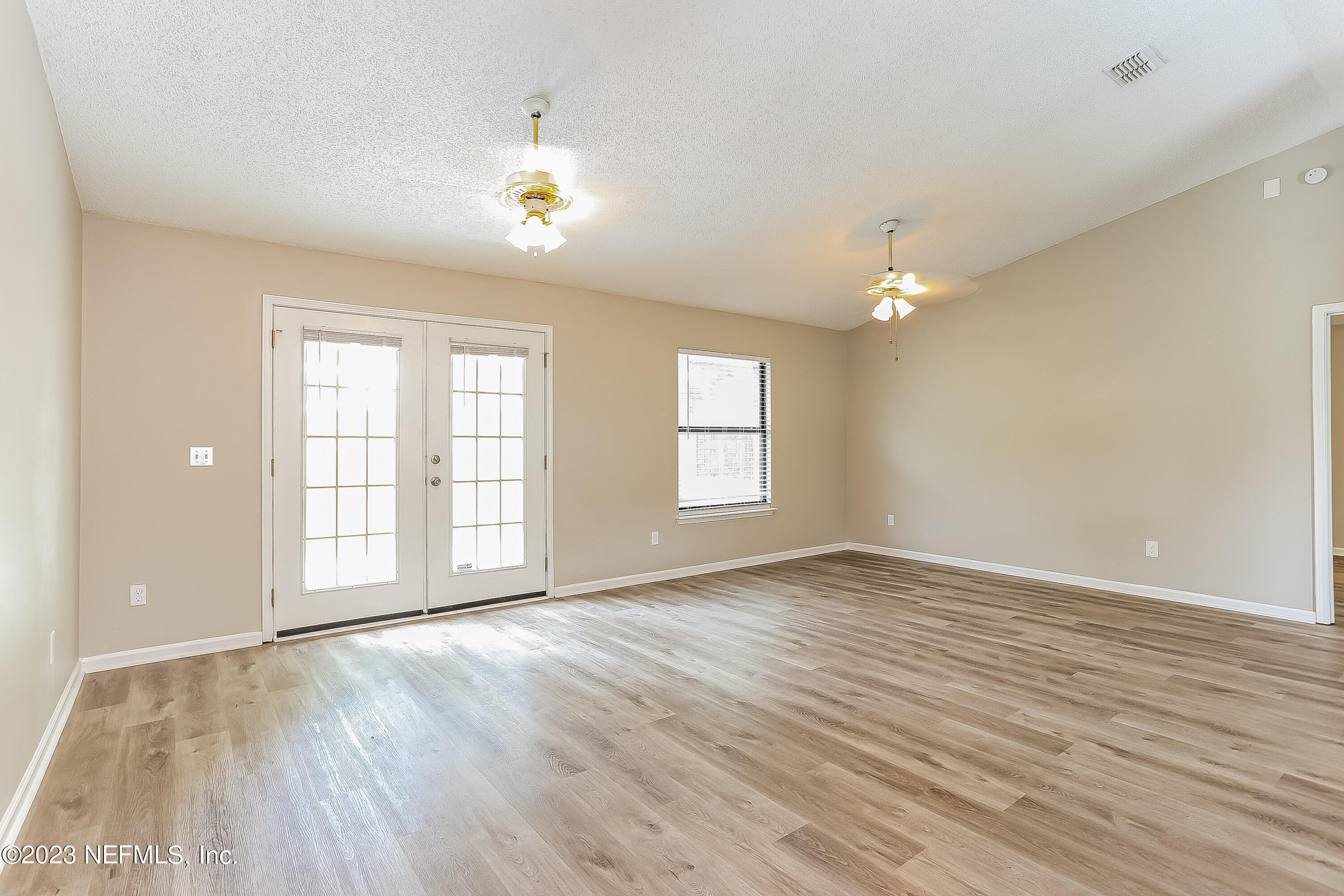 140 Devoe Street Jacksonville, FL 32220 - Photo 4 of 15 004-photo-dining-room-9333959