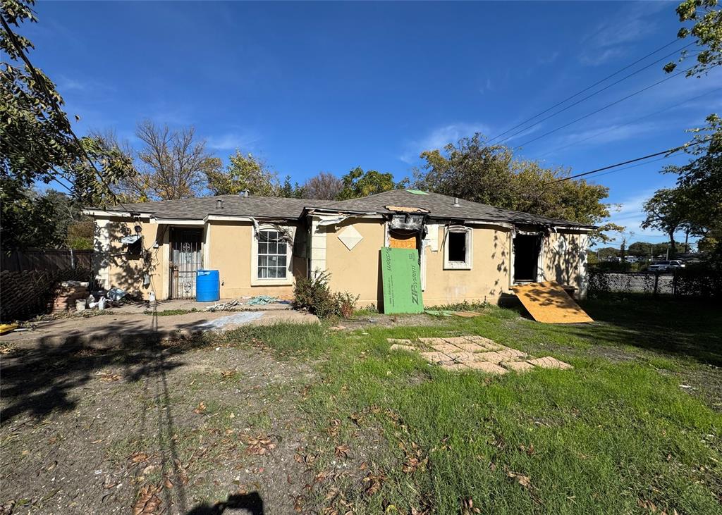 3654 Fontana Drive Dallas, TX 75220 - Photo 3 of 6 Rear view of house and yard