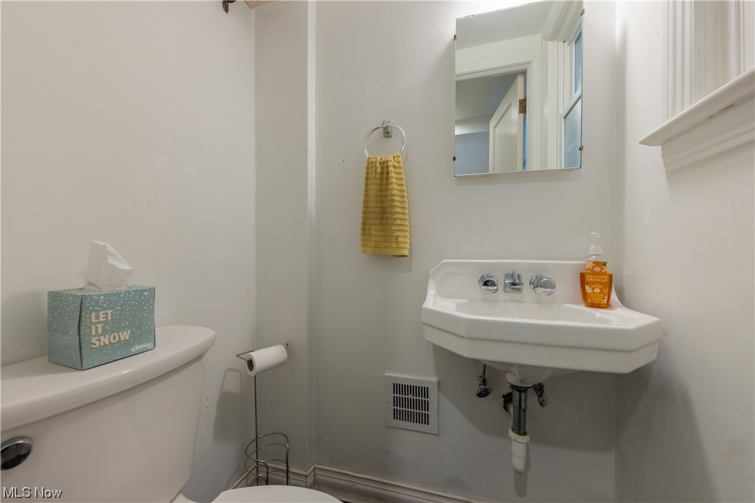 4478 Baintree Road University Heights, OH 44118 - Photo 12 of 31