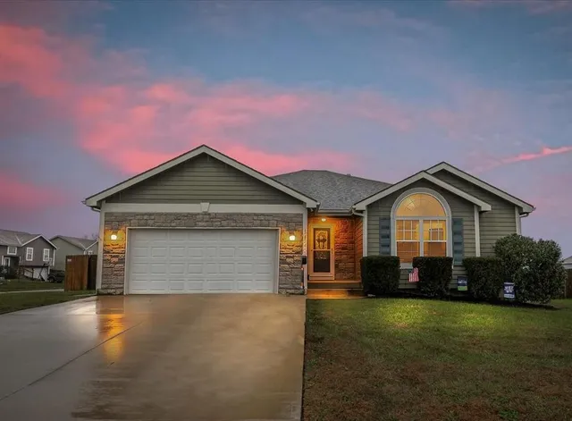 $395,000 | 16209 Margie Lane, Basehor, KS 66007